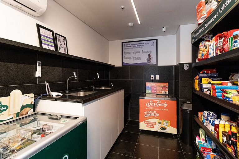 Estúdio funcional com varanda | Prédio com piscina