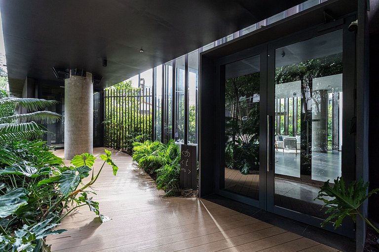 Estúdio funcional com varanda | Prédio com piscina