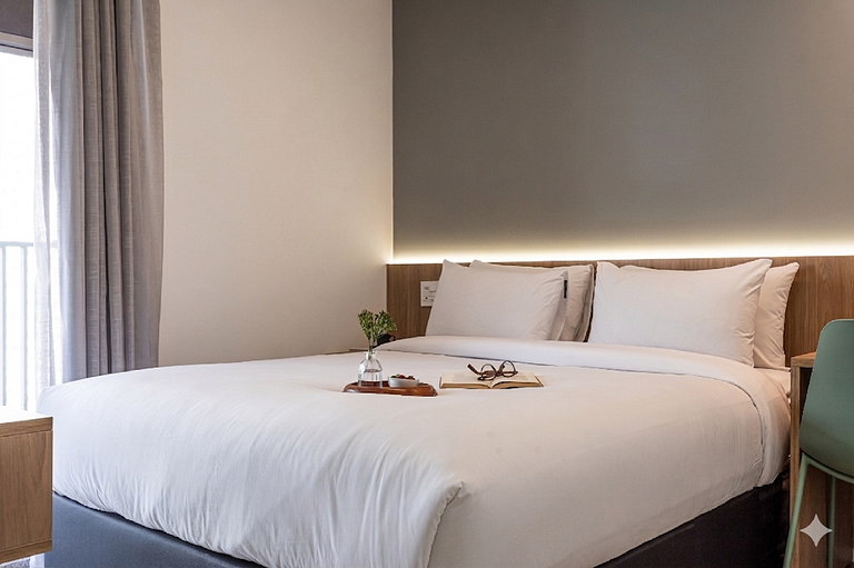 Estúdio c varanda, próx Av Paulista c piscina