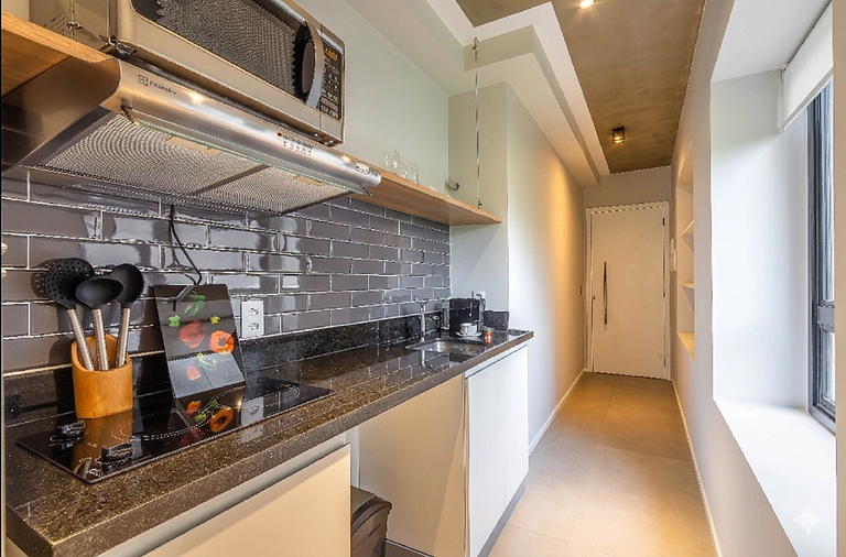 Studio c varanda, academia | Próx Av Santo Amaro