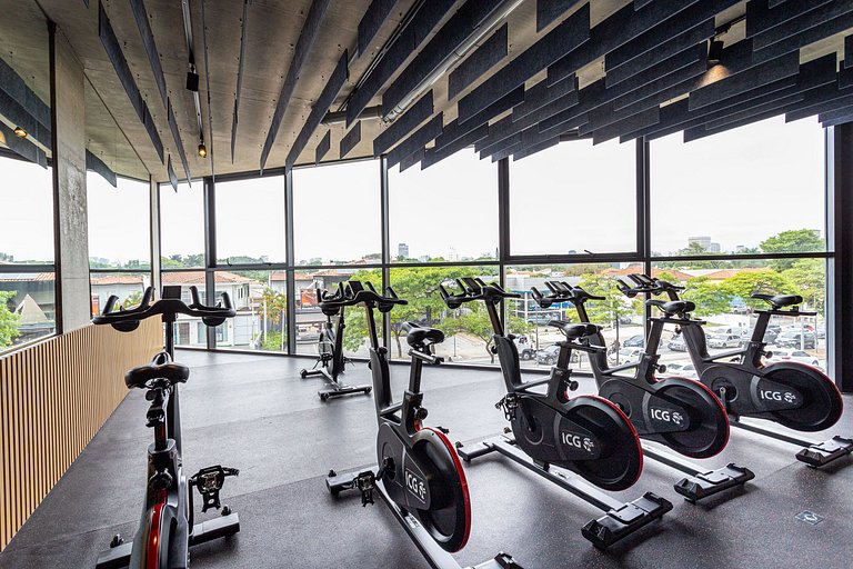 Studio com sacada | Prédio c piscina em Pinheiros