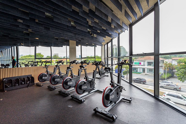 Studio com sacada | Prédio c piscina em Pinheiros