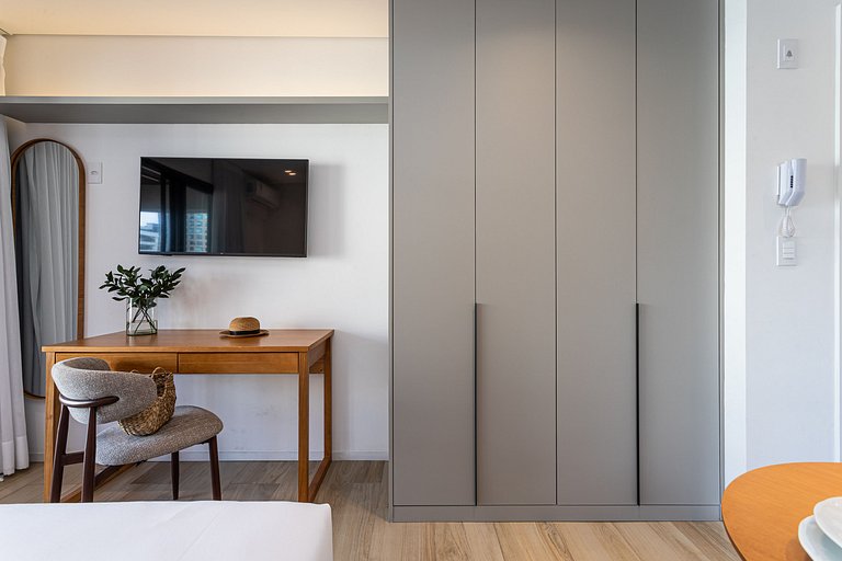 Apê sofisticado cama queen, varanda |Jd Paulista