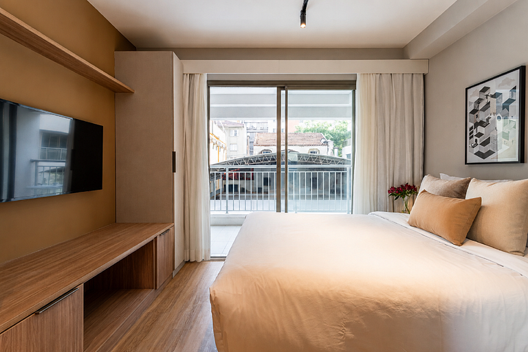 Apto com cama queen em predio com piscina