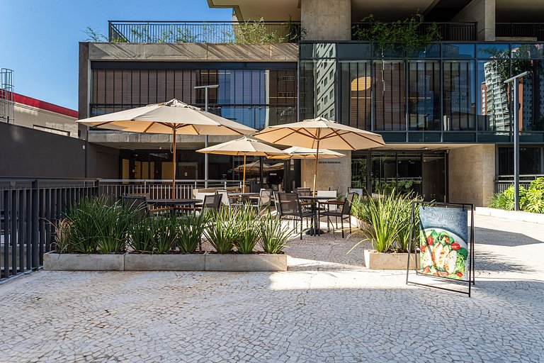 Estúdio adaptado, prédio c piscina e café cortesia